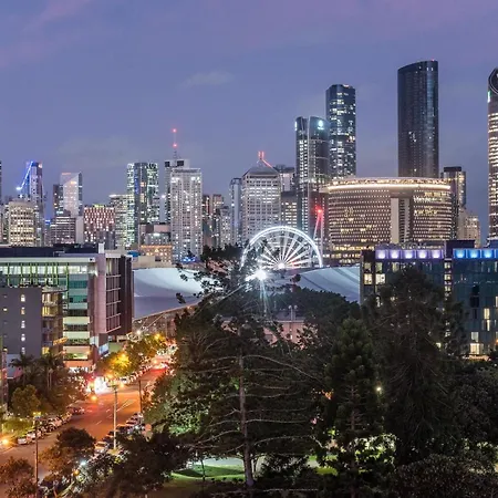 Apartment Russell St Retreat Stunning & Park Views *