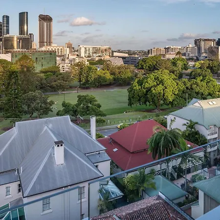 Russell St Retreat Stunning & Park Views Apartment