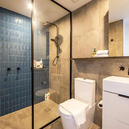 The Valley Edit | Designer Stay, Carpark + Pool Apartment *