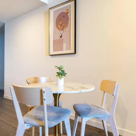 Apartment The Valley Edit | Designer Stay, Carpark + Pool *