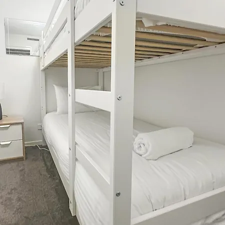2-bed With Gym & Pool Access *