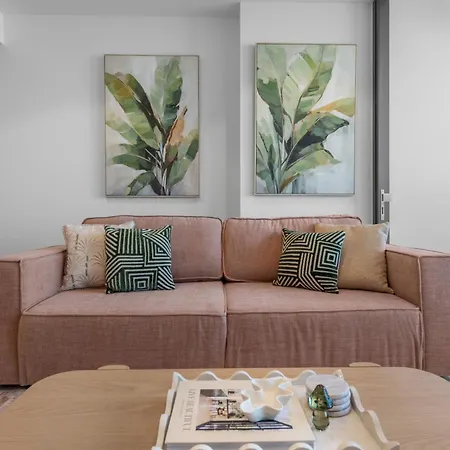 Queens Wharf - Luxe 1br With Views, King Bed And Pool Apartment