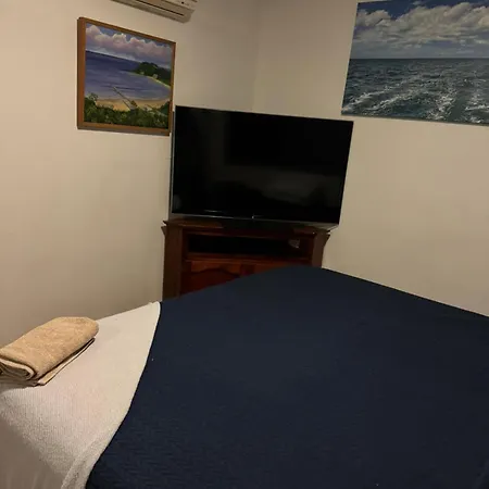 Apartment 3-bedrooms West End Central, River And Conenience *
