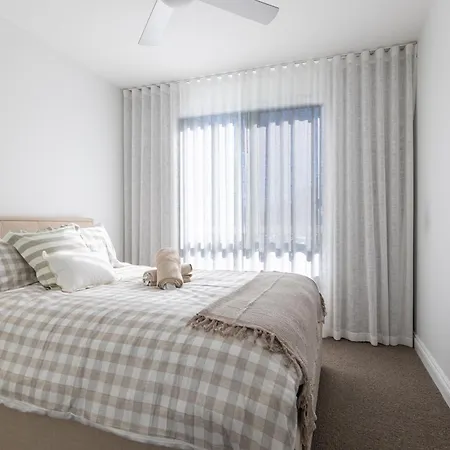 Bulimba Bliss Elegant, Airy & Scenic Getaway Apartment