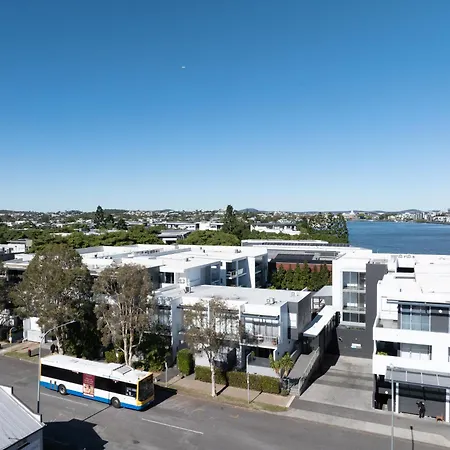 Bulimba Bliss Elegant, Airy & Scenic Getaway Apartment *