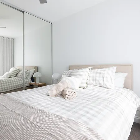 Bulimba Bliss Elegant, Airy & Scenic Getaway Apartment Brisbane