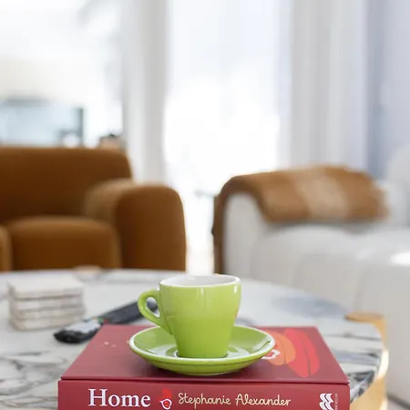 Bulimba Bliss Elegant, Airy & Scenic Getaway Apartment