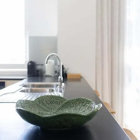 Bulimba Bliss Elegant, Airy & Scenic Getaway Apartment