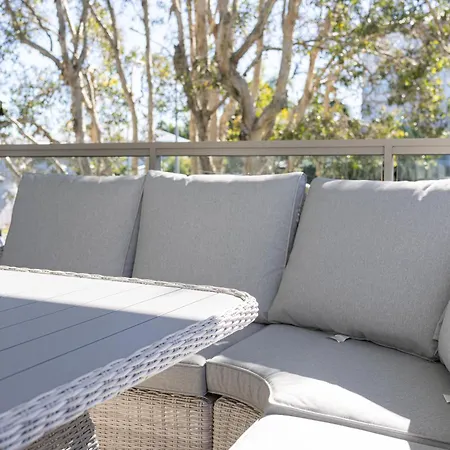 Bulimba Bliss Elegant, Airy & Scenic Getaway Apartment