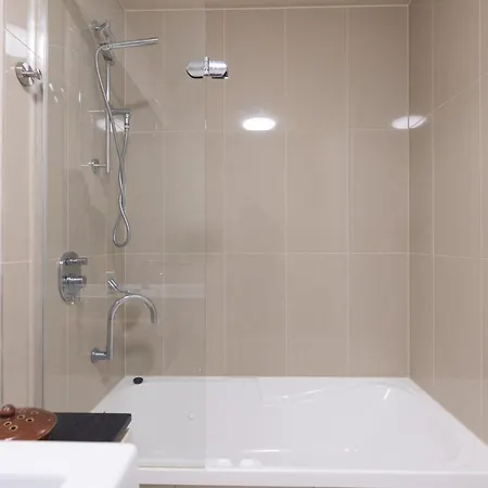 Bulimba Bliss Elegant, Airy & Scenic Getaway Apartment *