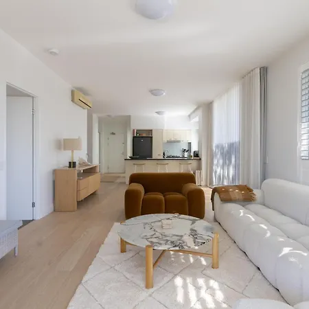 Bulimba Bliss Elegant, Airy & Scenic Getaway *
