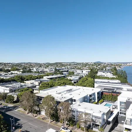 Bulimba Bliss Elegant, Airy & Scenic Getaway Apartment