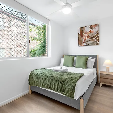 Spacious 2br Near Hospital, Qut And Cbd With Parking! * Brisbane