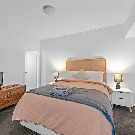 Apartment Of The Town! 2bed/2bath/1car/pool/views ~ Cbd