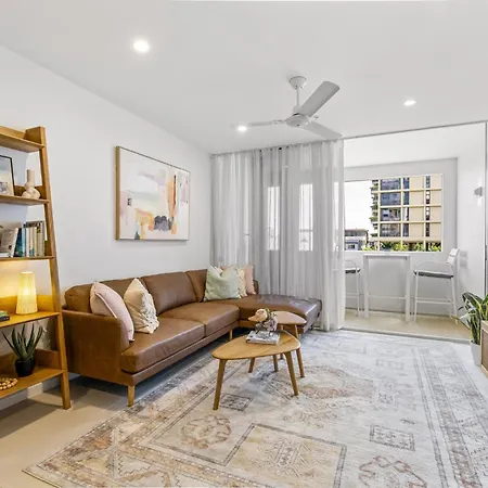 Stellar Location With Parking Pool & Gym Access Apartment Brisbane