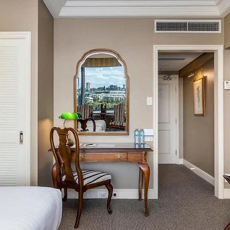 Stamford Plaza Hotel 5*