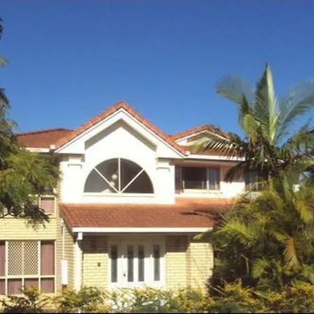 Guest house Air Conditioned Floral Youth Backpacker And House
