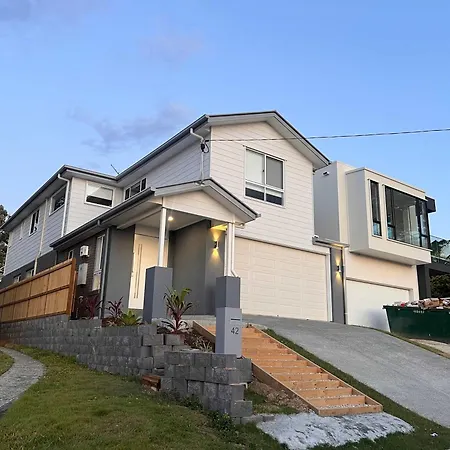Designer Southside Retreat 4 Bedroom House *