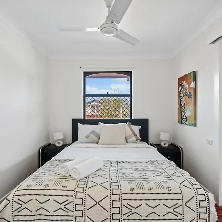 Sunny 4br With Pool In Prime Location Holiday home *