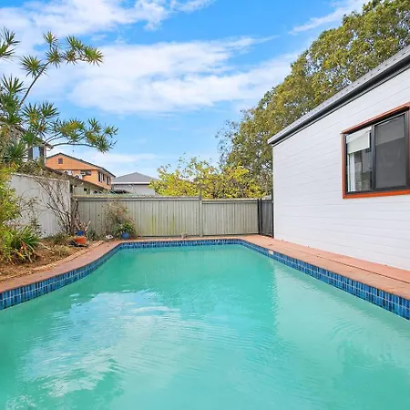 Guest house Poolside Family Near Shopping Towns 4*