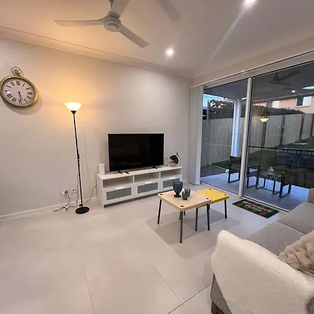 Designer Southside Retreat 4 Bedroom House