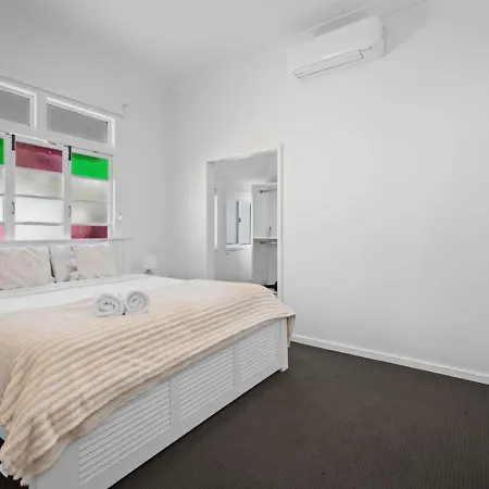 Holiday home Spacious Dual Retreat Balcony Near Rbwh And Cbd Brisbane