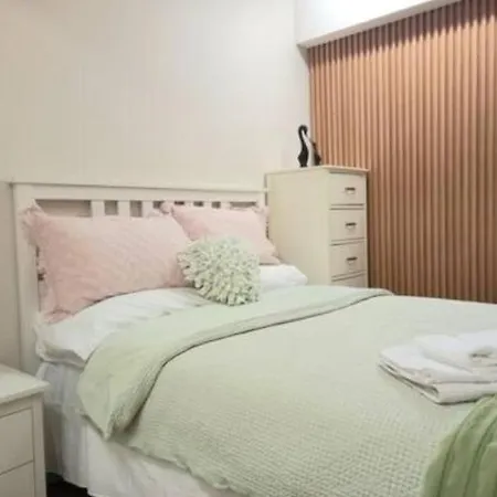 Guest house Air Conditioned Floral Youth Backpacker And House Brisbane