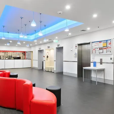 Near Dining Shops And River Walks * Brisbane