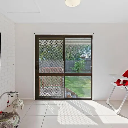 Sunny 4br With Pool In Prime Location Holiday home Brisbane