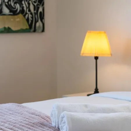 Sunny 4br With Pool In Prime Location Brisbane