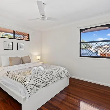 Sunny 4br With Pool In Prime Location Holiday home Brisbane