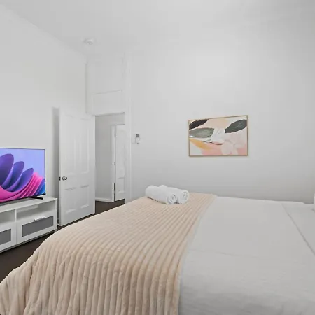 Spacious Dual Retreat Balcony Near Rbwh And Cbd Holiday home *