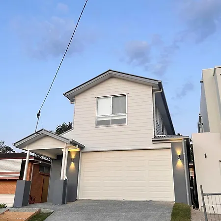 Designer Southside Retreat 4 Bedroom House Holiday home *