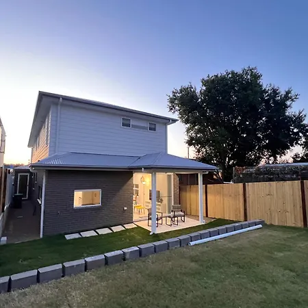 Designer Southside Retreat 4 Bedroom House Brisbane