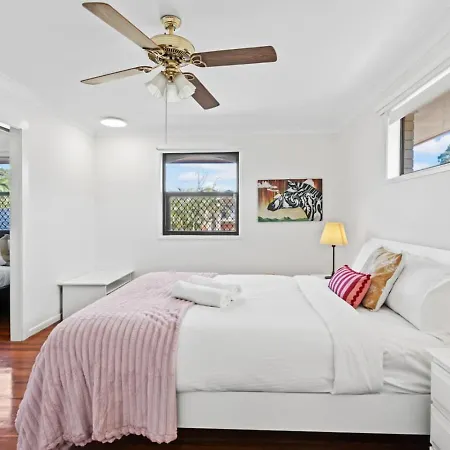 Sunny 4br With Pool In Prime Location Holiday home Brisbane
