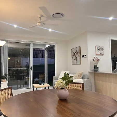 Designer Southside Retreat 4 Bedroom House