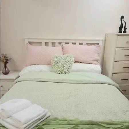 Guest house Air Conditioned Floral Youth Backpacker And House *