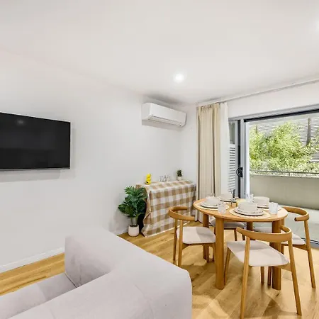 Apartment 1 Min Walk To Mall Modern With Balcony And Pool *