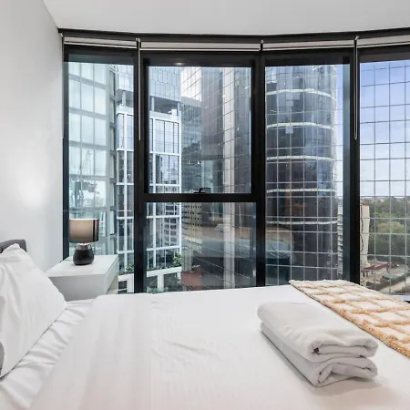Retreat Stylish Design With Pool And Views * Brisbane