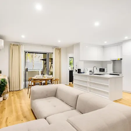 Apartment 1 Min Walk To Mall Modern With Balcony And Pool
