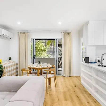 Apartment 1 Min Walk To Mall Modern With Balcony And Pool *