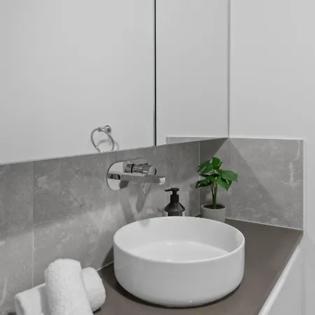 Hilltop Residences Chermside Apartment