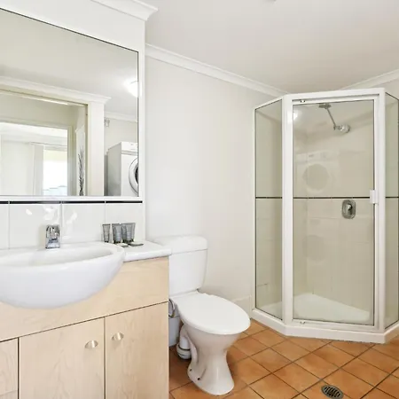 Inner-city 1-bed With Pool & Brisbane