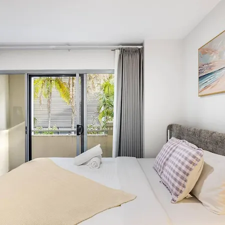 1 Min Walk To Mall Modern With Balcony And Pool
