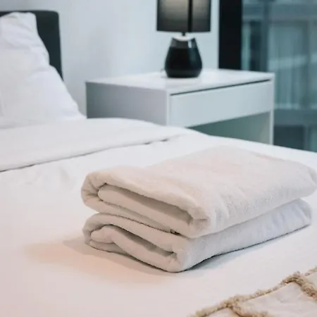 Retreat Stylish Design With Pool And Views * Brisbane