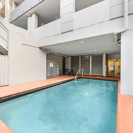 Apartment 1 Min Walk To Mall Modern With Balcony And Pool
