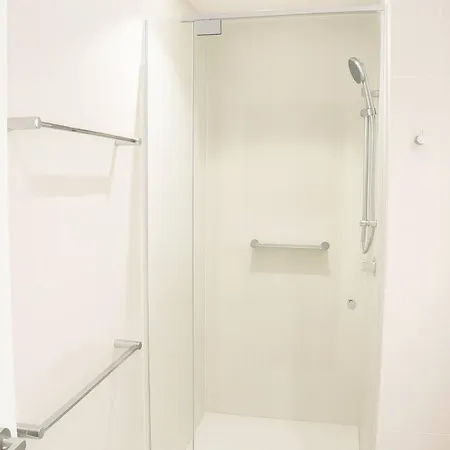 2bedroom Gleaming Riverfront - View Free Carpark Apartment