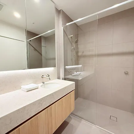 View Retreat 2br 2ba Sofa Bed Free Parking Apartment *