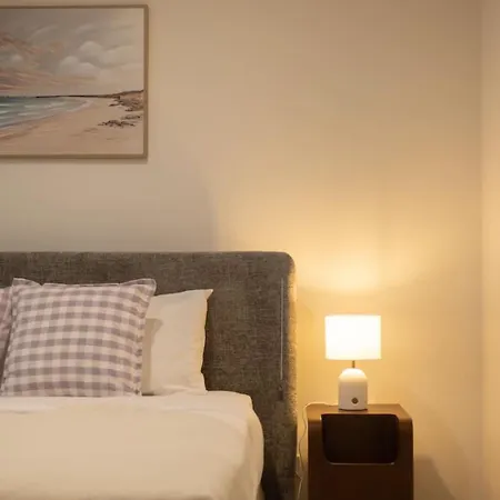 1 Min Walk To Mall Modern With Balcony And Pool *