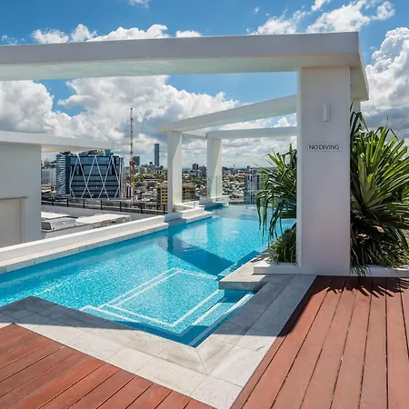 Apartment Bright Bowen Hills Apartment, Close To Life *